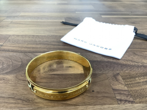 アクセサリーのブランドアクセサリー　