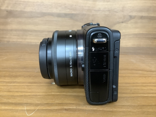 ミラーレス一眼カメラのEOS M100