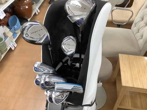 スポーツ用品のゴルフ