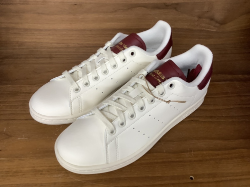 スニーカーのadidas