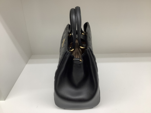 GUCCIのLOUIS VUITTON