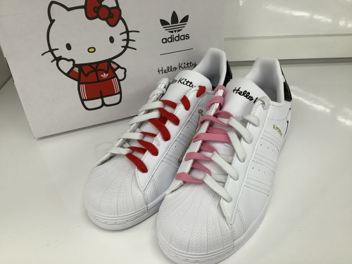 レディースファッションのadidas×HELLOKITTY