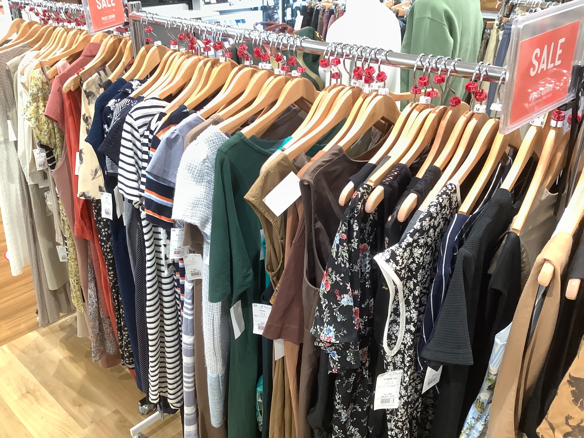 売り場面積地域最大級です!!】最大50％OFF！！夏物衣類SALE実施中