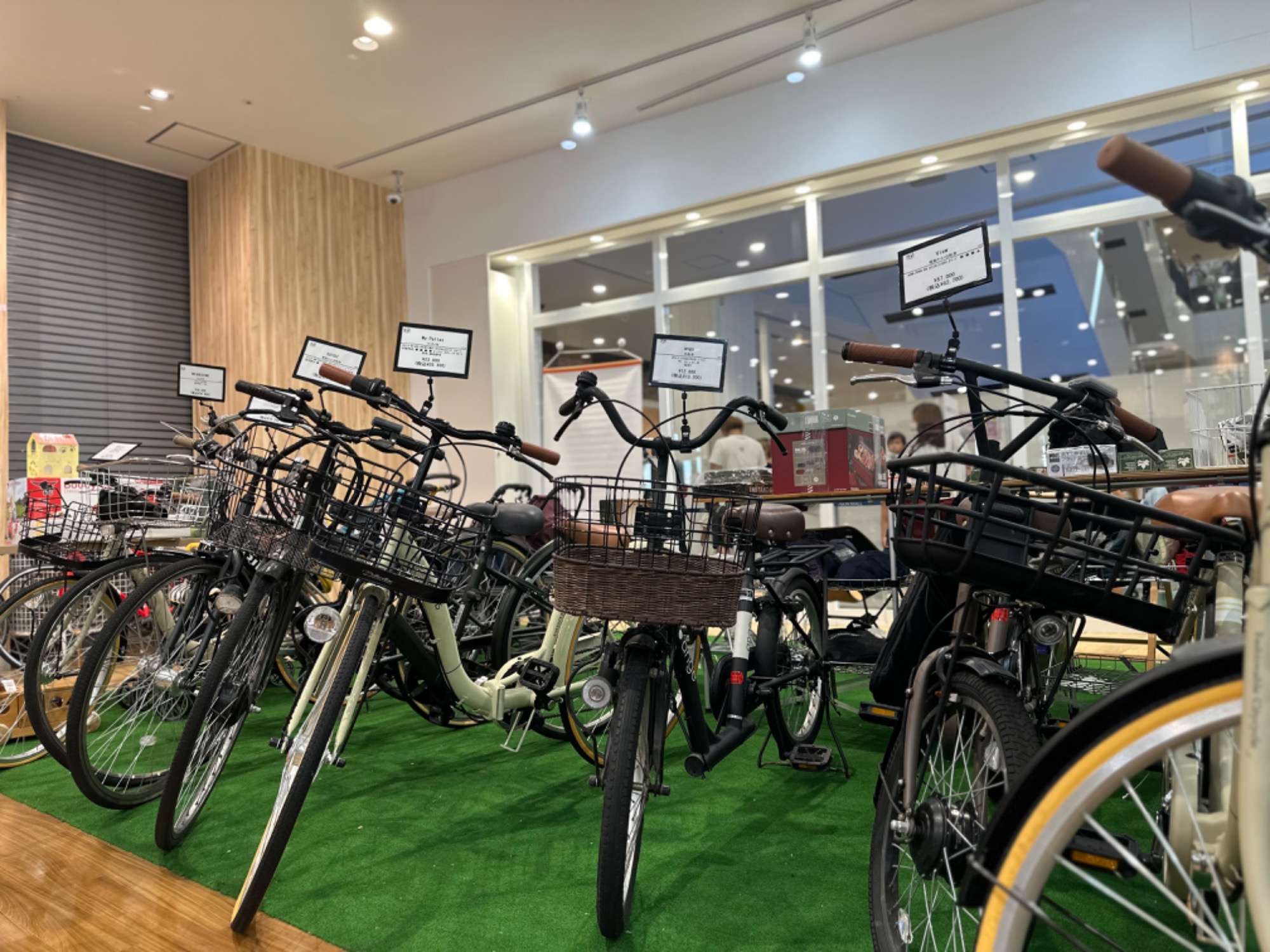 売り場面積地域最大級です!!】自転車界を先導!!CINELLIのロードバイク