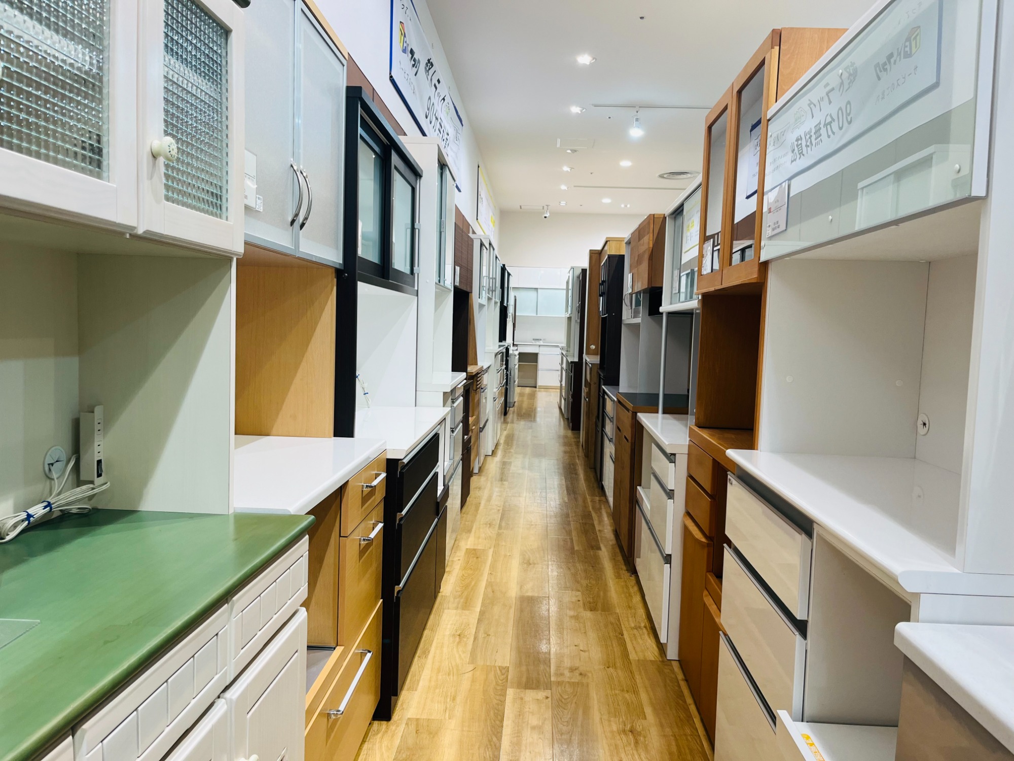 地域最大級の中古家具・家電展示!!】毎週新たなお品物が入荷しており