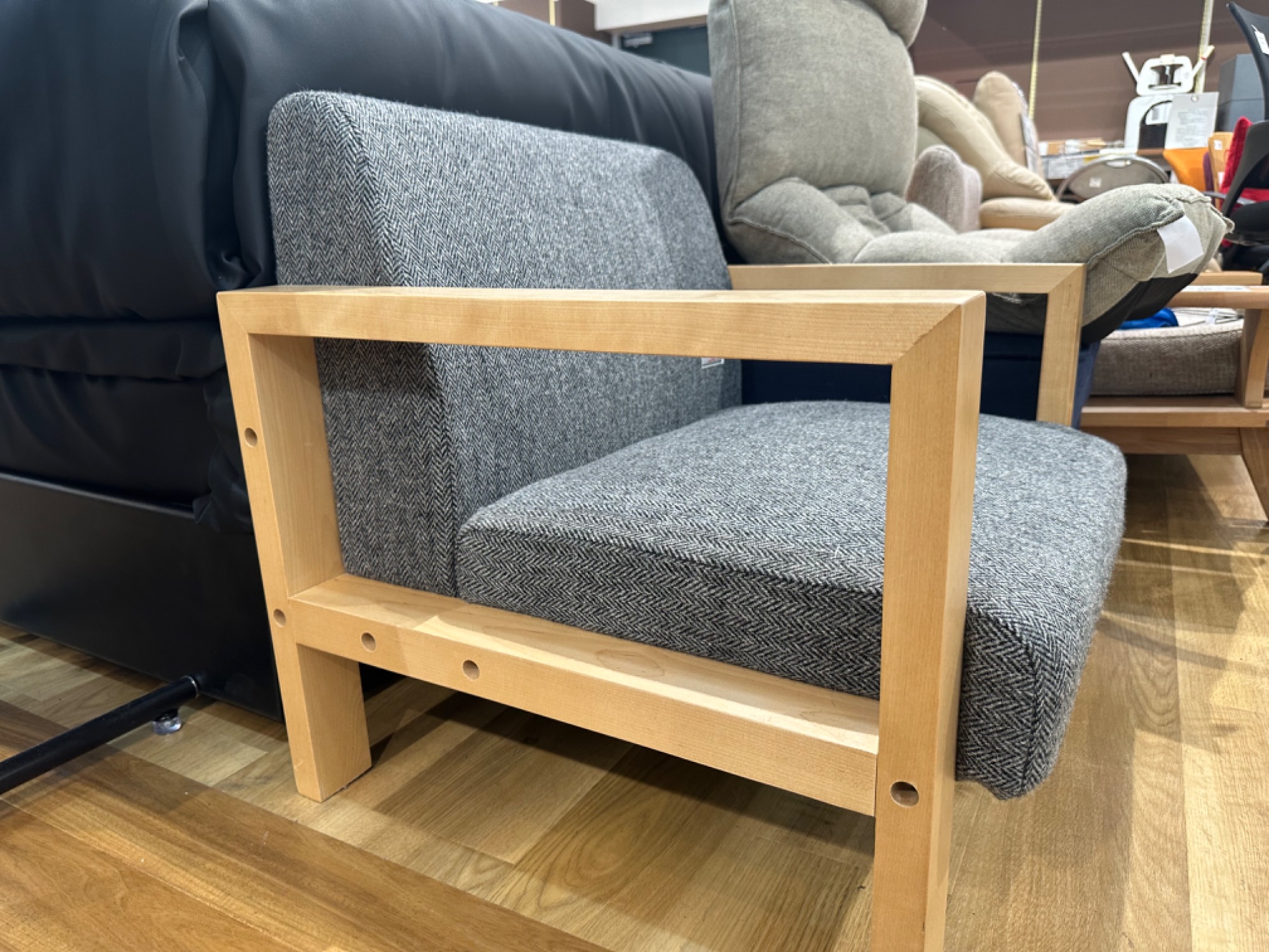 ヘリンボーン界の紳士登場!!】HARRIS TWEED(ハリスツイード)の一人掛け