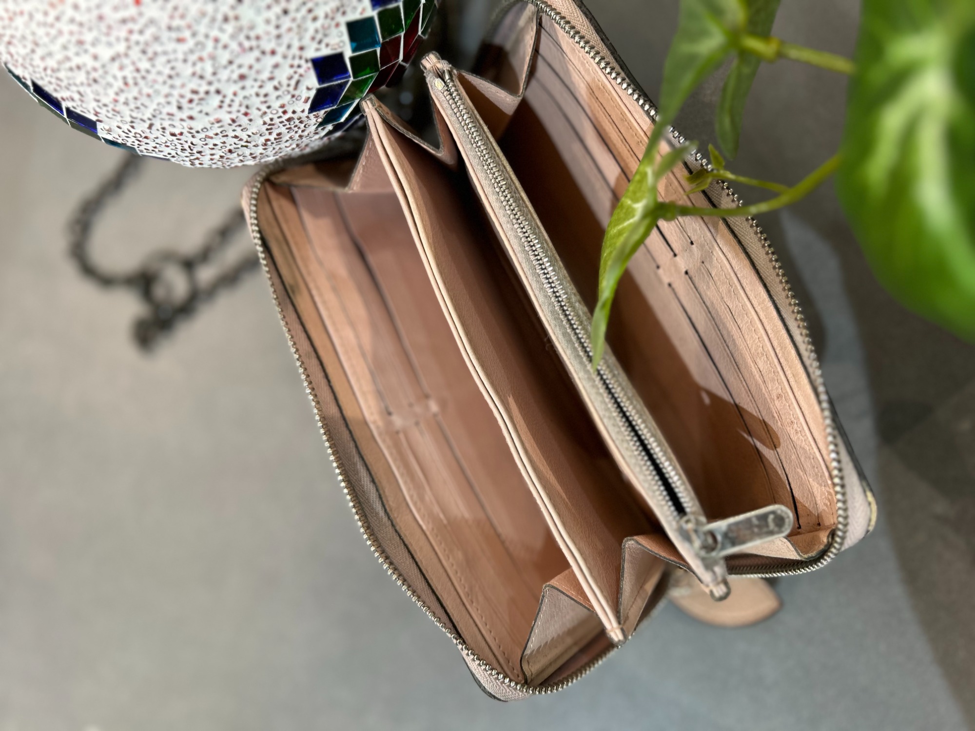 ⭐︎超・超・超絶美品⭐︎…ルイヴィトン(RFID)マヒナ(限定品)パンチング LVのお上品ライン！】Louis Vuitton（ルイヴィトン）のマヒナ