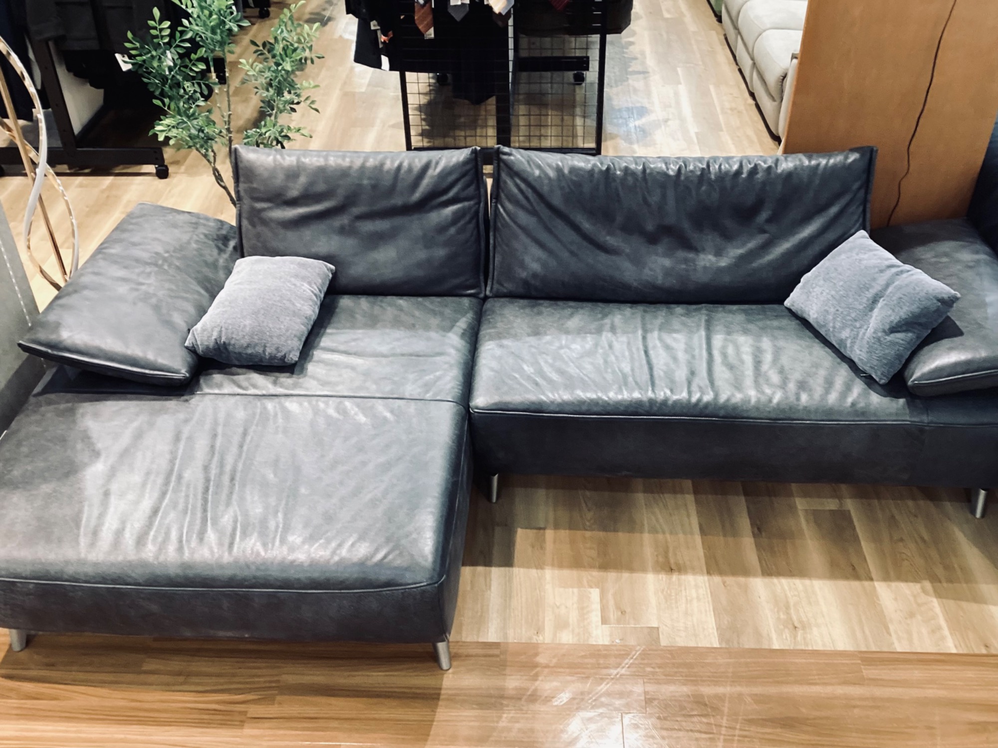 GMIK450○KOINOR / コイノール VOLTA ボルタ 2.5人掛け KOINOR（コイノール）VOLTA（ボルタ）ソファ | インハウス久永｜鹿児島