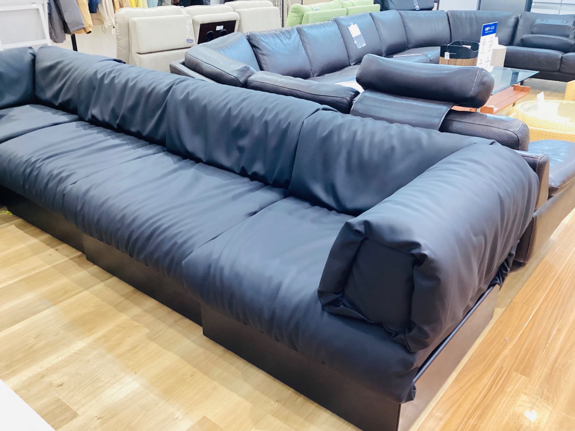 家具を買うならトレファクで！！】KOINOR VOLTAのカウチソファーをご