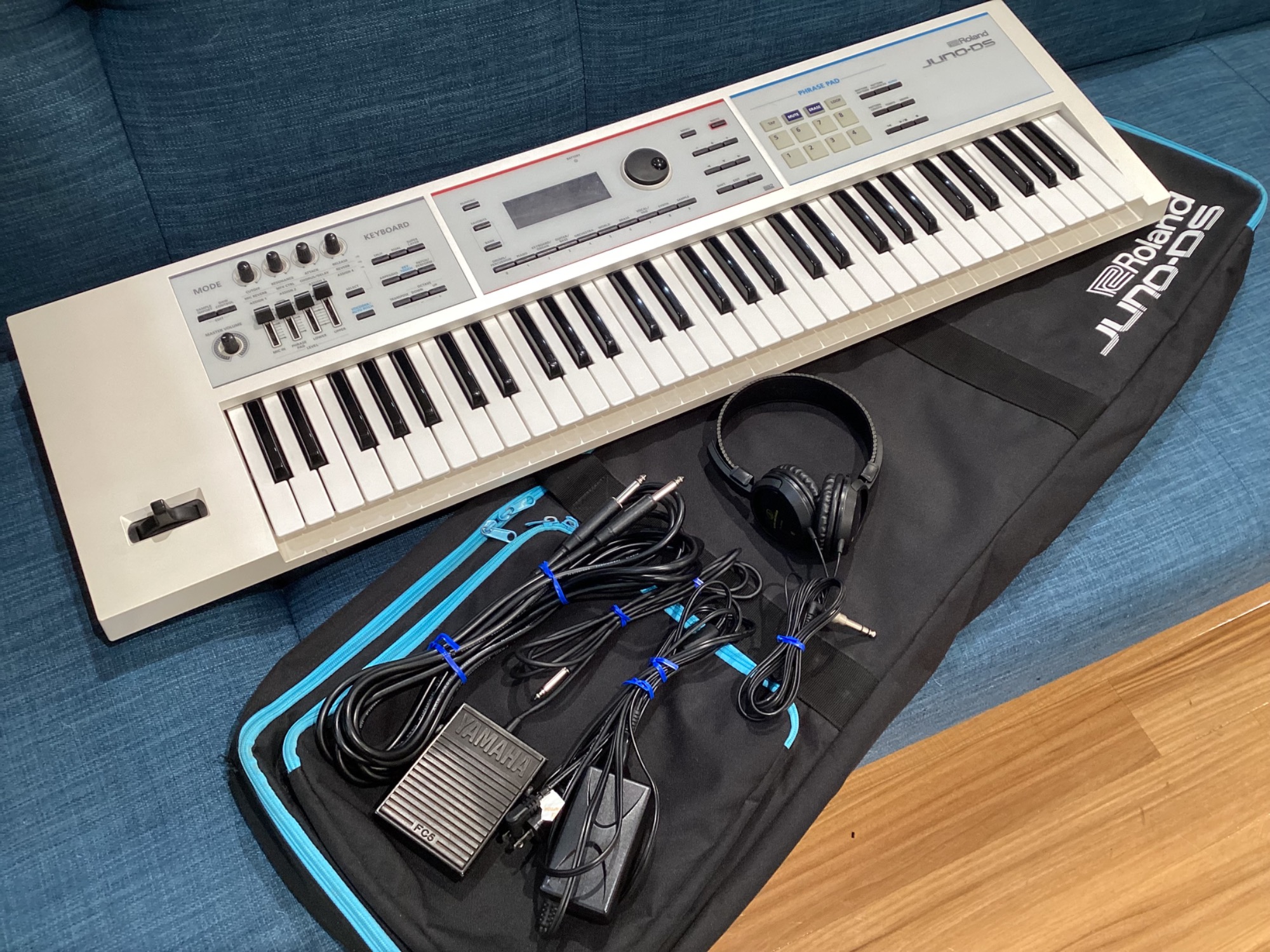 音楽のある暮らしを】ROLAND JUNO-DSのシンセサイザーを買取入荷いたし