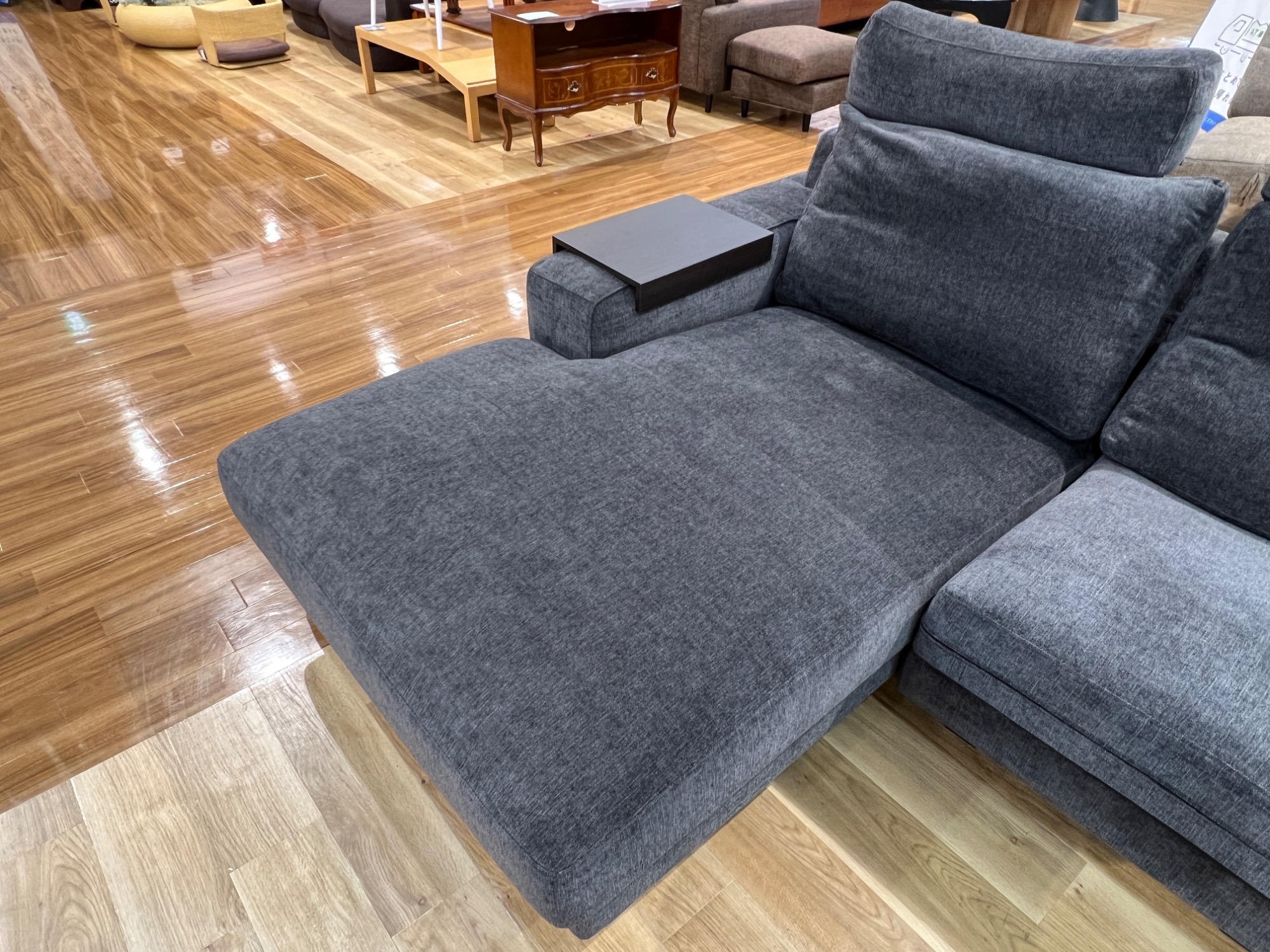 【トレファク イオンモール常滑店】カウチソファーをご紹介いたします！！ 部屋に上品さを】三人掛けカウチソファーを紹介します☆彡｜2026年04月