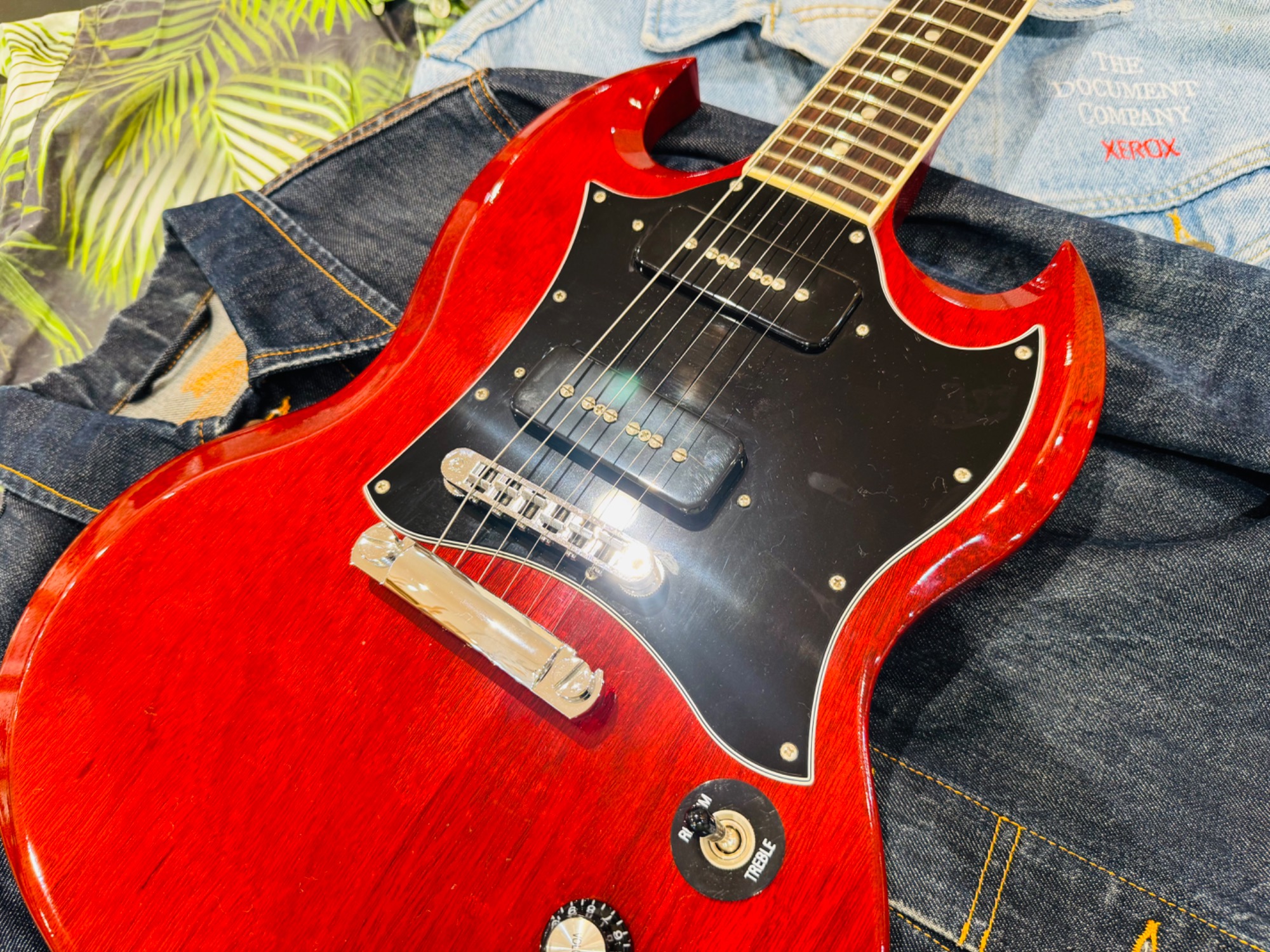 エレキギター コンポーネント　p90 ギタリストを虜にする「P90」】ギブソン（Gibson）のエレキギターをご