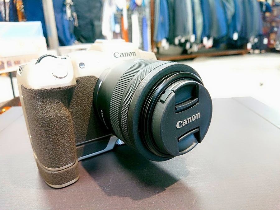 最高の瞬間をこのアイテムで】Canon EOS RP(ゴールド)【南柏店