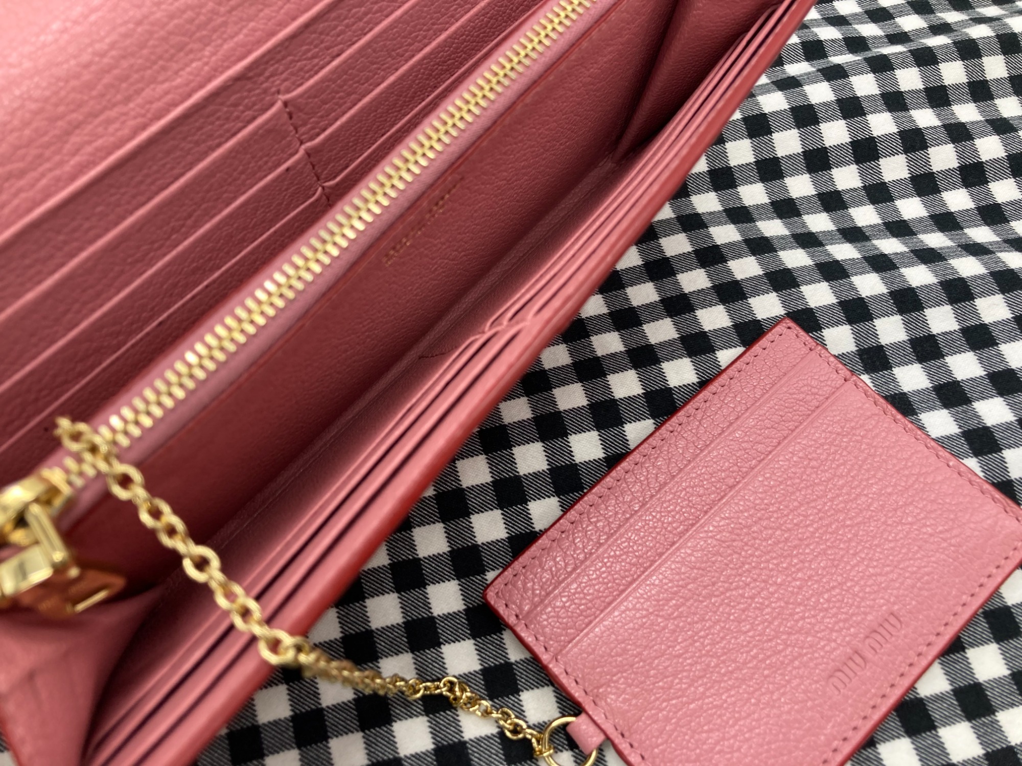 MIU MIU(ミュウミュウ)の「財布」買取入荷致しました♪|2024年 MIU MIU(ミュウミュウ)の「財布」買取入荷致しました♪|2024年