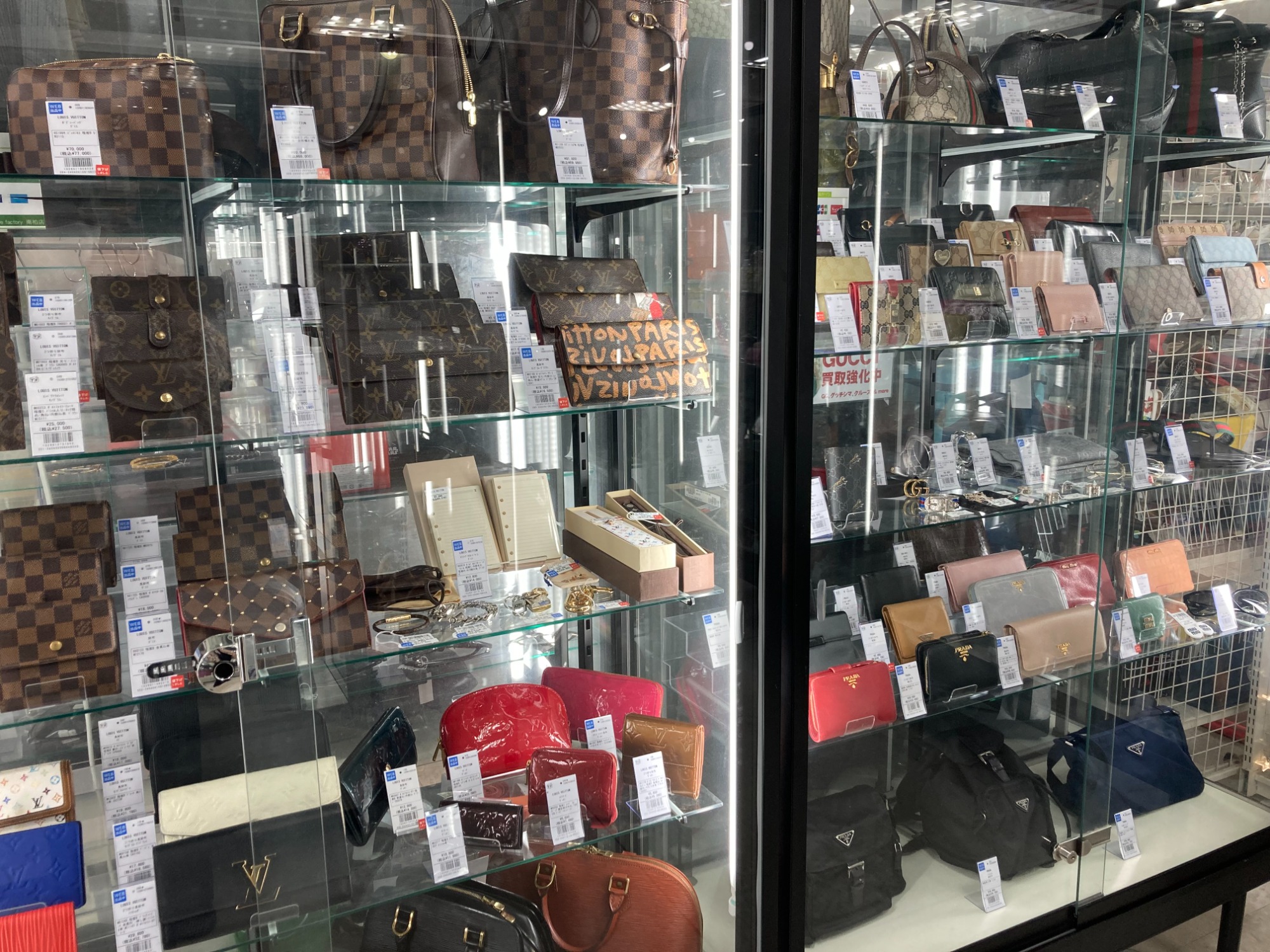 LOUIS VUITTON (ルイヴィトン)の「ポルトフォイユ・ブラザNM