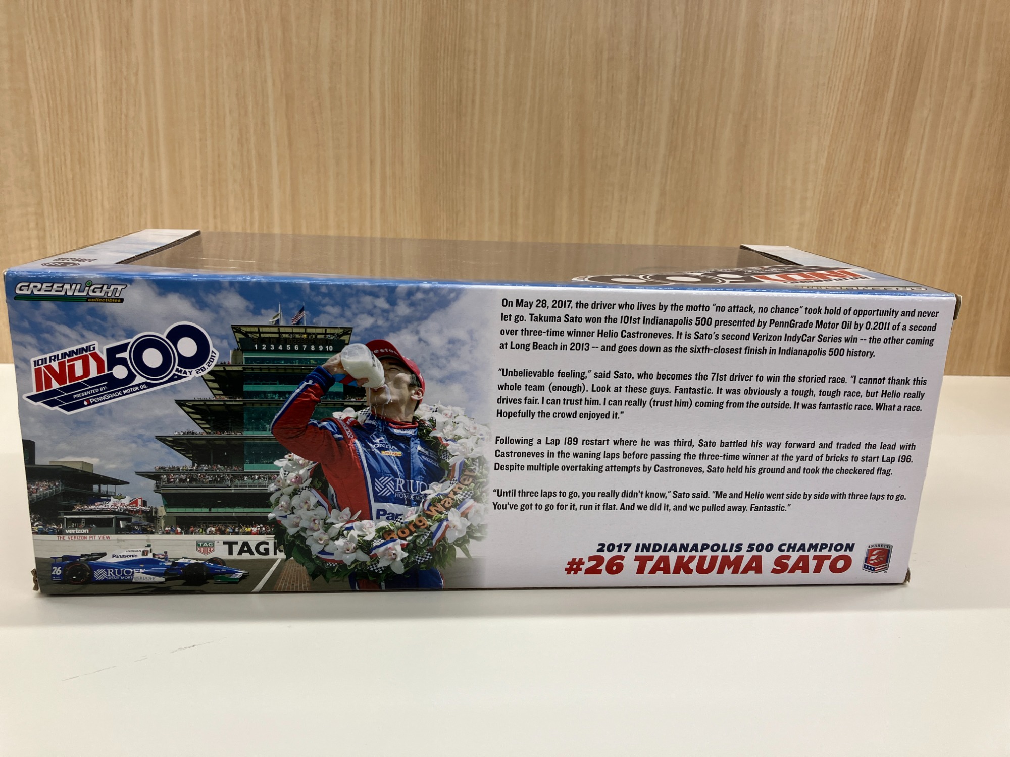 ミニカー 1/18 2017 INDIANAPOLIS 500 CHAMPION TAKUMA SATO