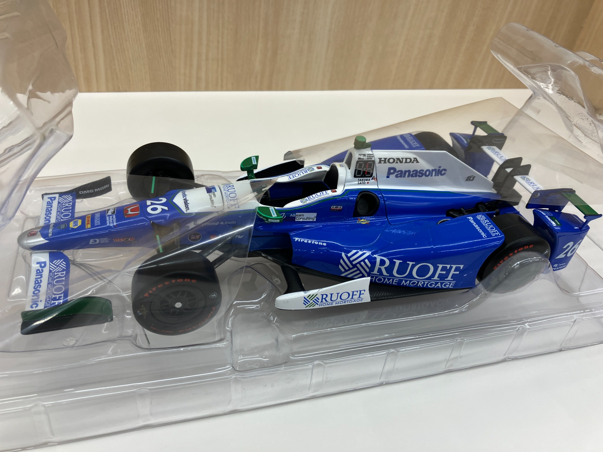 ミニカー 1/18 2017 INDIANAPOLIS 500 CHAMPION TAKUMA SATO