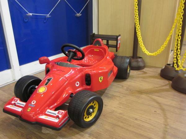 フェラーリ　F1 ペダルカー　乗用玩具 Ferrari フェラーリ ペダルカー/F1 足こぎ 乗用玩具｜Yahoo