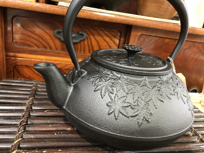 鉄瓶 銅蓋 羽根付 紅葉紋 鉄瓶 銅蓋 羽根付 紅葉紋