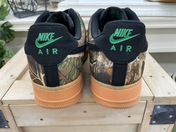 美品NIKEナイキエアフォース1 リアルツリー29.0cmカモフラ迷彩箱付き リアルツリーカモ柄をまとったナイキ・エアフォース1は、外遊び