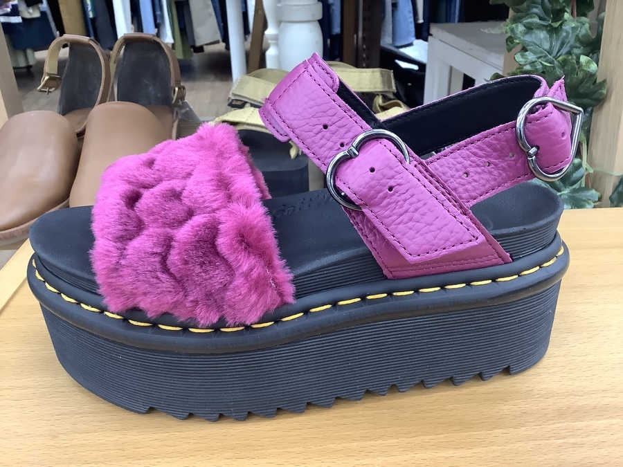 これからの季節にいかがですか！！】Dr.Martens（ドクター