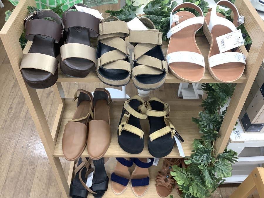ひ*ぃ様 【希少・極美品】Dr. Martens KAMILAH サンダル24c ドクターマーチン Dr.Martens レディース サンダル