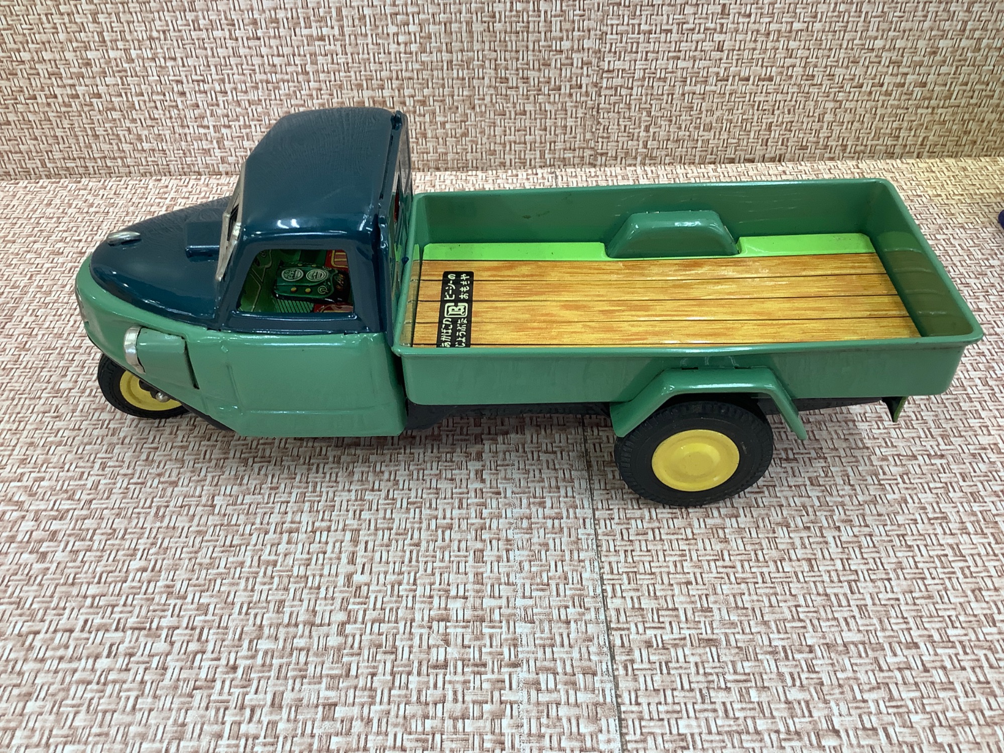 萬代屋【トヨタ パブリカ黄緑】ブリキtin toy car自動車ミニカー【箱無】 BANDAI - 萬代屋【トヨタ パブリカ 黄緑】ブリキ ミニチュア自動車