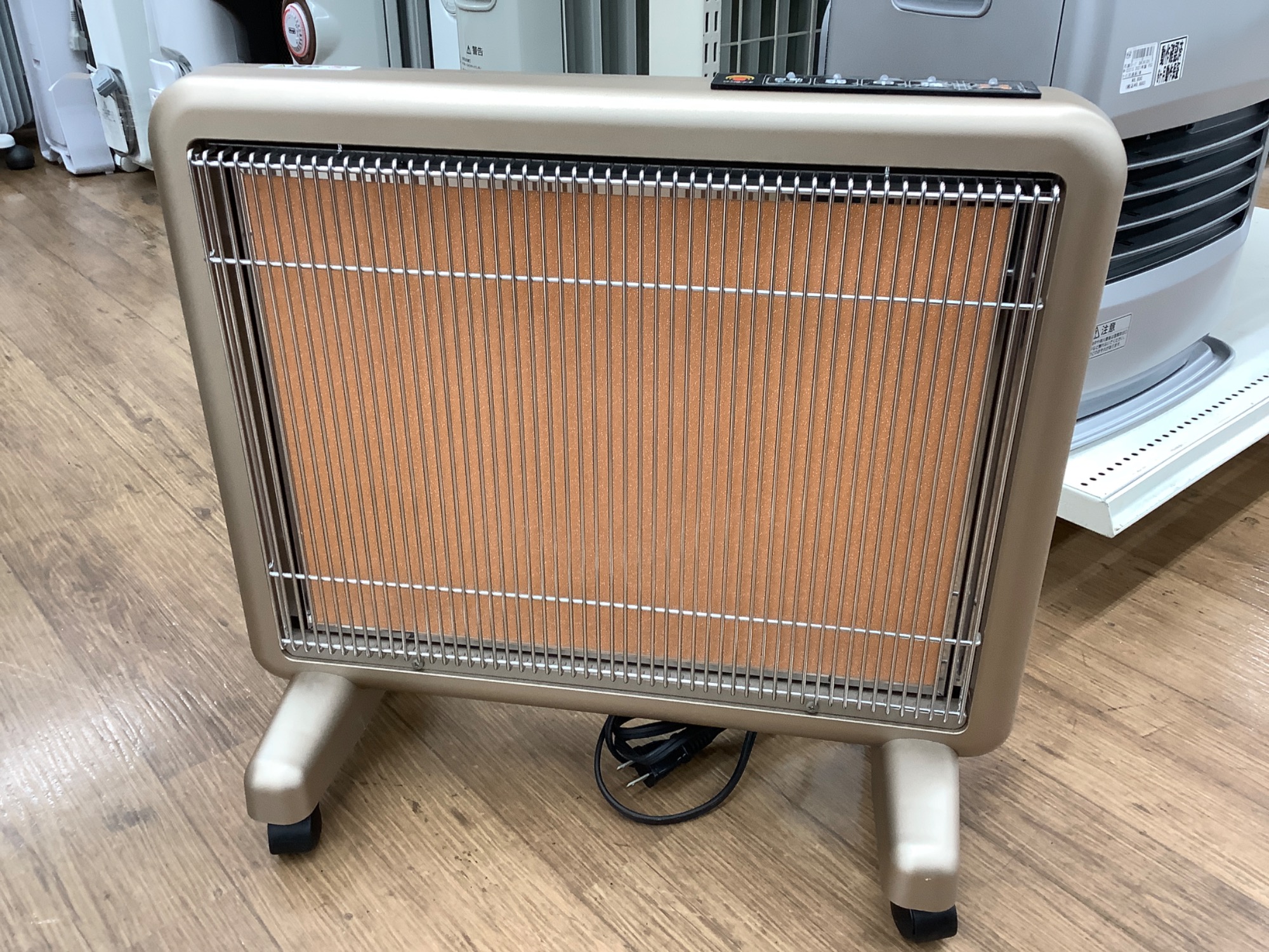 サンルミエ・エクセラ7 遠赤外線ヒーター入荷しました！｜2022年09月15