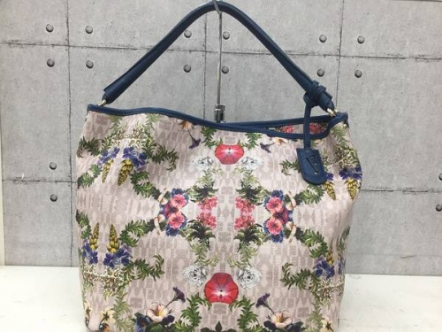 バッグのFURLA