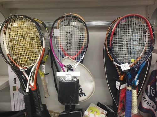 ラケットのYONEX