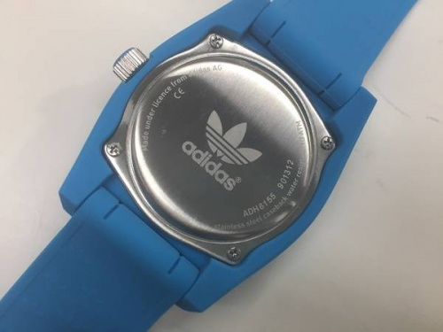 アディダス（adidas）