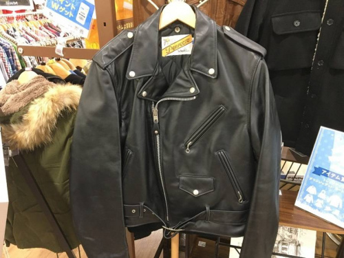 ライダースジャケットのSchott