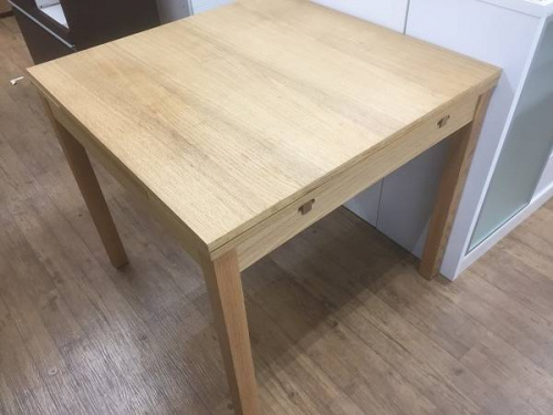 家具・インテリアのテーブル