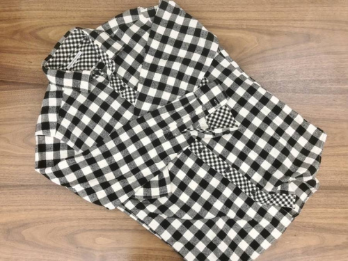 コートのシャツ