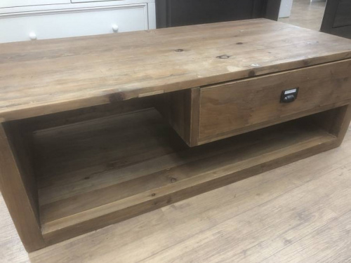 家具のテーブル