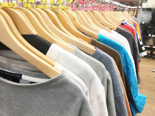 Tシャツのポロシャツ