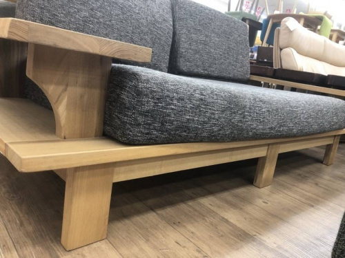 ソファの木製