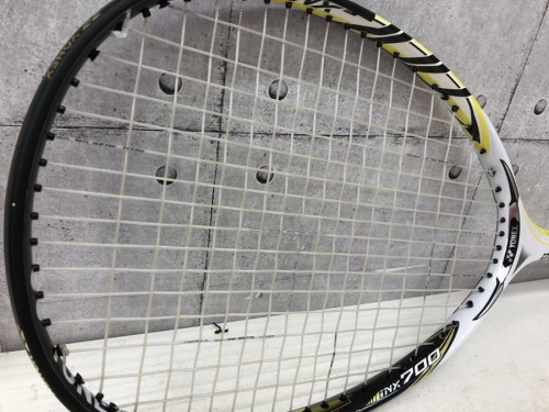 YONEX