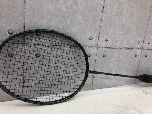 YONEX