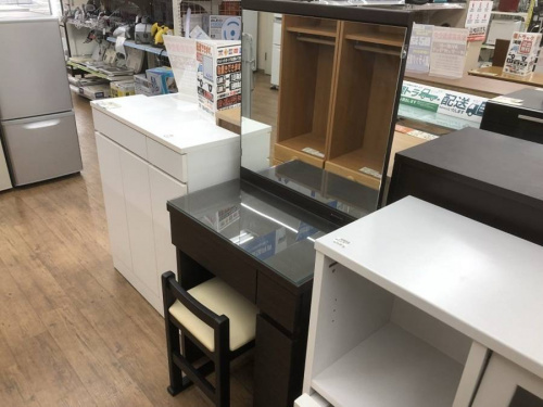 家具のドレッサー