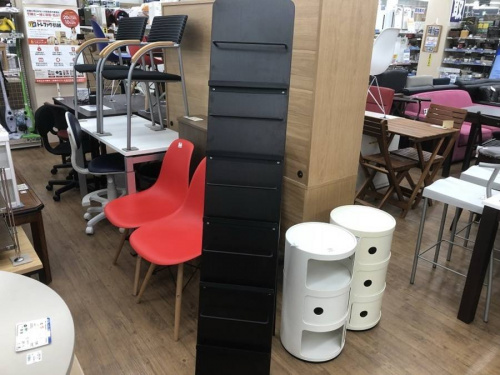 家具のパンフレットスタンド
