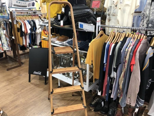 インテリアの脚立
