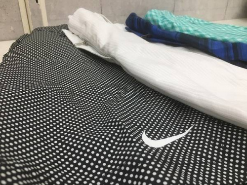 スポーツ用品のゴルフウェア