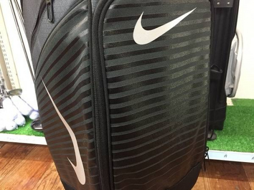 ゴルフバッグのナイキ（NIKE）