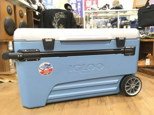 アウトドア用品のクーラーボックス