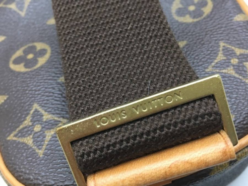 ポシェットのLOUIS VUITTON