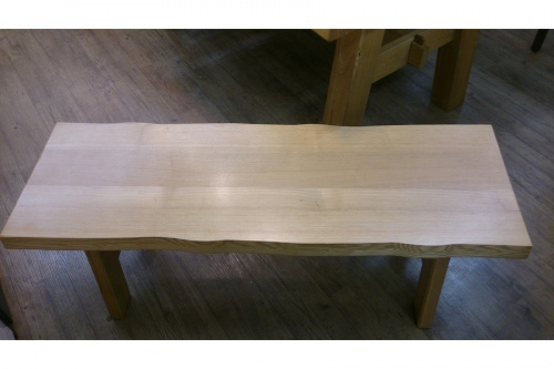 ダイニングセットのベンチ