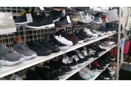 メンズファッションのスニーカー