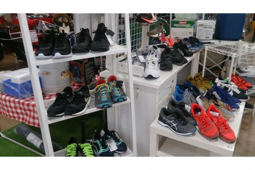 スニーカーのシューズ