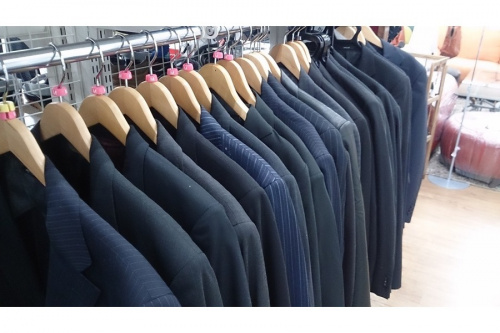 ビジネスアイテムのスーツ